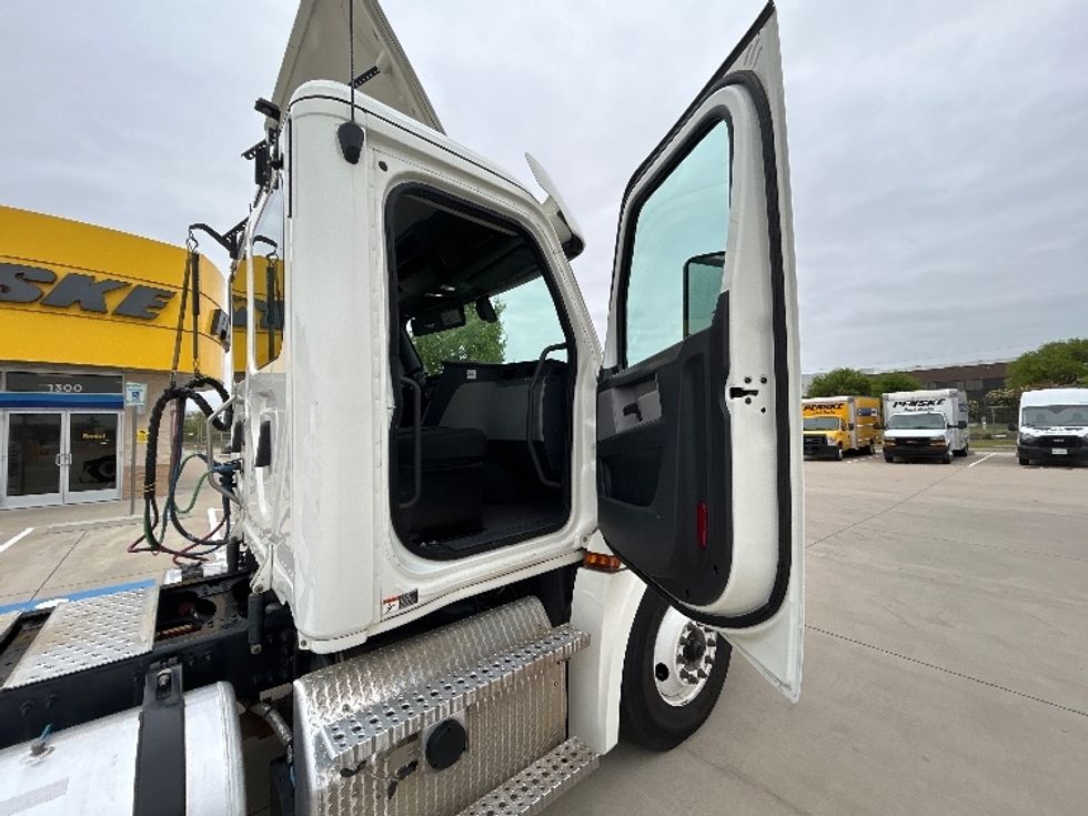 Day Cab Tractor-Heavy Duty Tractors-Freightliner-2020-T12642ST-Fort Worth-TX-287,225\n\t\tmiles-$ 48,250 - Image 12