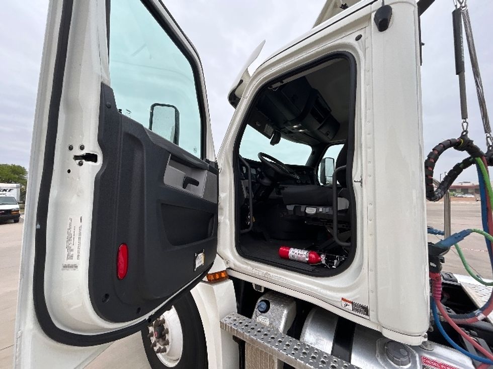 Day Cab Tractor-Heavy Duty Tractors-Freightliner-2020-T12642ST-Fort Worth-TX-287,225\n\t\tmiles-$ 48,250 - Image 9