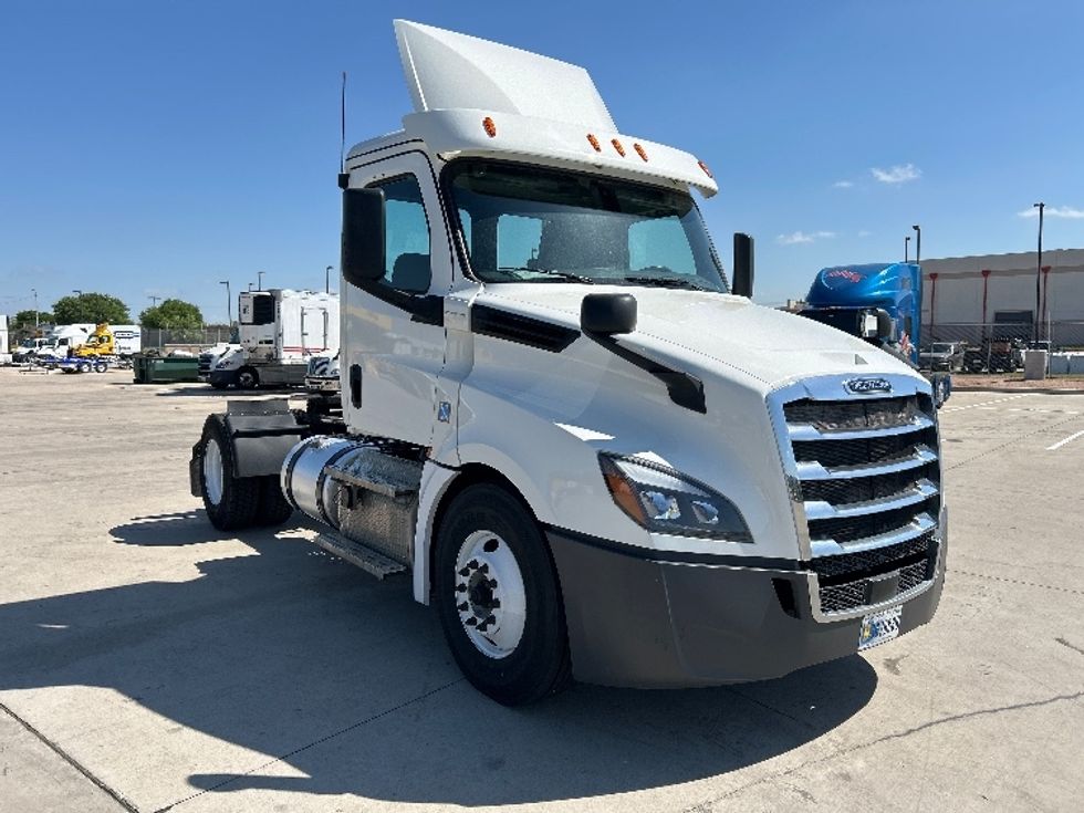 Day Cab Tractor-Heavy Duty Tractors-Freightliner-2020-T12642ST-Fort Worth-TX-304,014\n\t\tmiles-$ 40,500 - Image 1