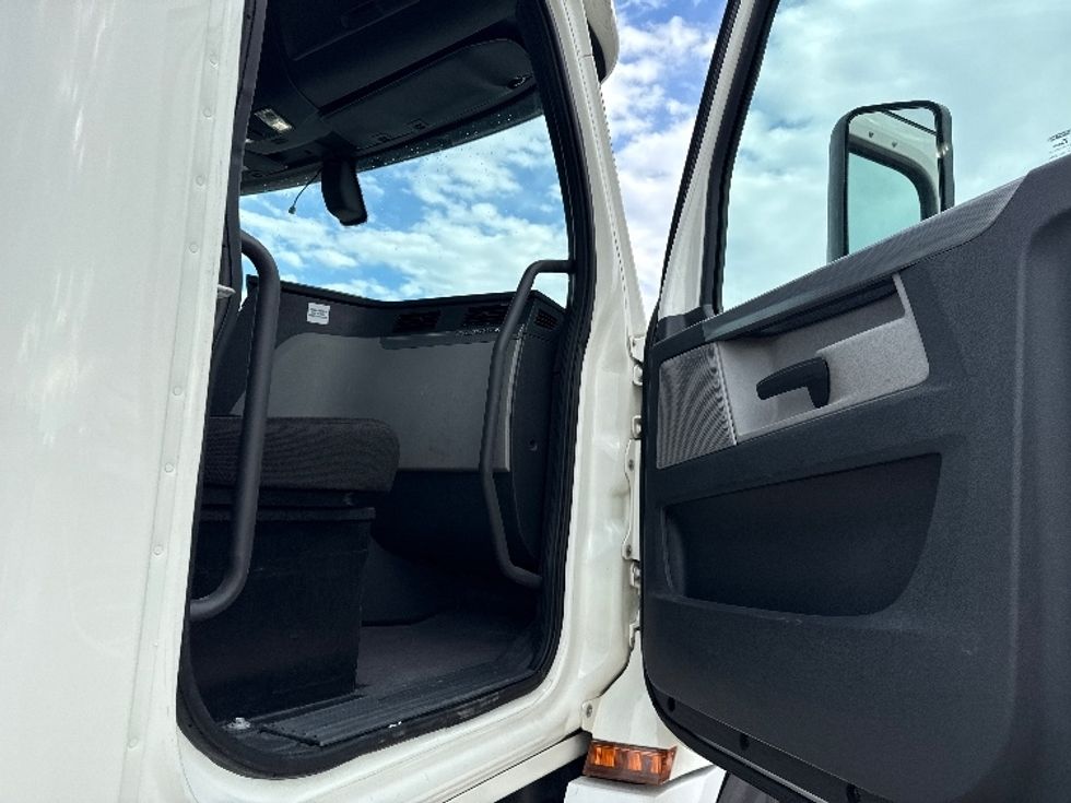 Day Cab Tractor-Heavy Duty Tractors-Freightliner-2020-T12642ST-Fort Worth-TX-304,014\n\t\tmiles-$ 40,500 - Image 12