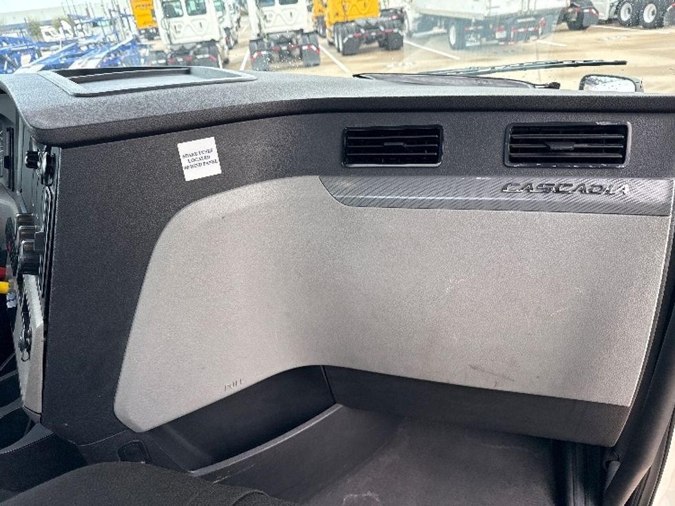 Day Cab Tractor-Heavy Duty Tractors-Freightliner-2020-T12642ST-Fort Worth-TX-304,014\n\t\tmiles-$ 40,500 - Image 13