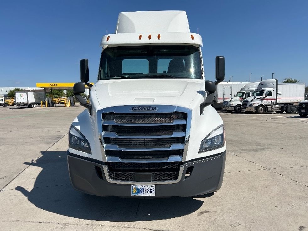 Day Cab Tractor-Heavy Duty Tractors-Freightliner-2020-T12642ST-Fort Worth-TX-304,014\n\t\tmiles-$ 40,500 - Image 2