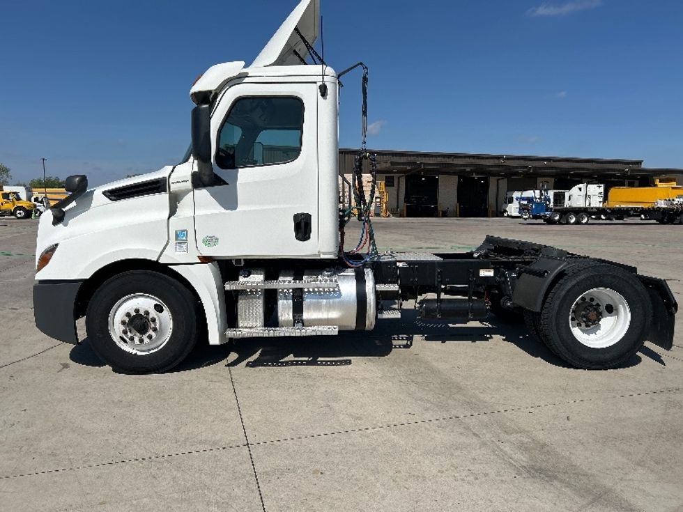 Day Cab Tractor-Heavy Duty Tractors-Freightliner-2020-T12642ST-Fort Worth-TX-304,014\n\t\tmiles-$ 40,500 - Image 4