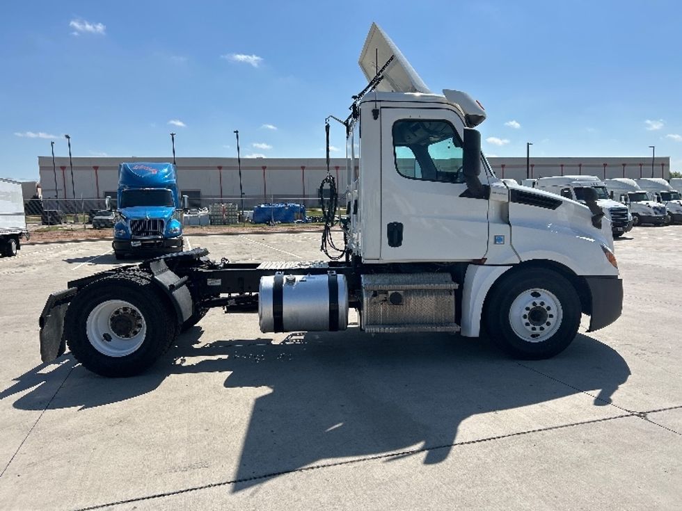 Day Cab Tractor-Heavy Duty Tractors-Freightliner-2020-T12642ST-Fort Worth-TX-304,014\n\t\tmiles-$ 40,500 - Image 8