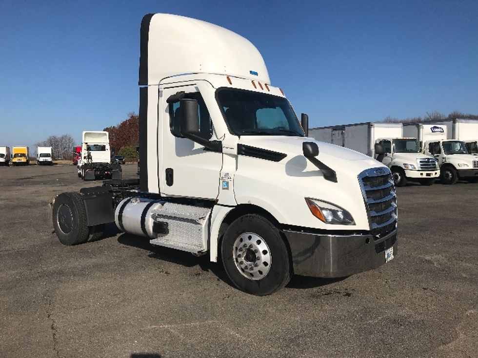 Day Cab Tractor-Heavy Duty Tractors-Freightliner-2020-T12642ST-Fredonia-NY-641,505\n\t\tmiles-$ 25,500 - Image 1