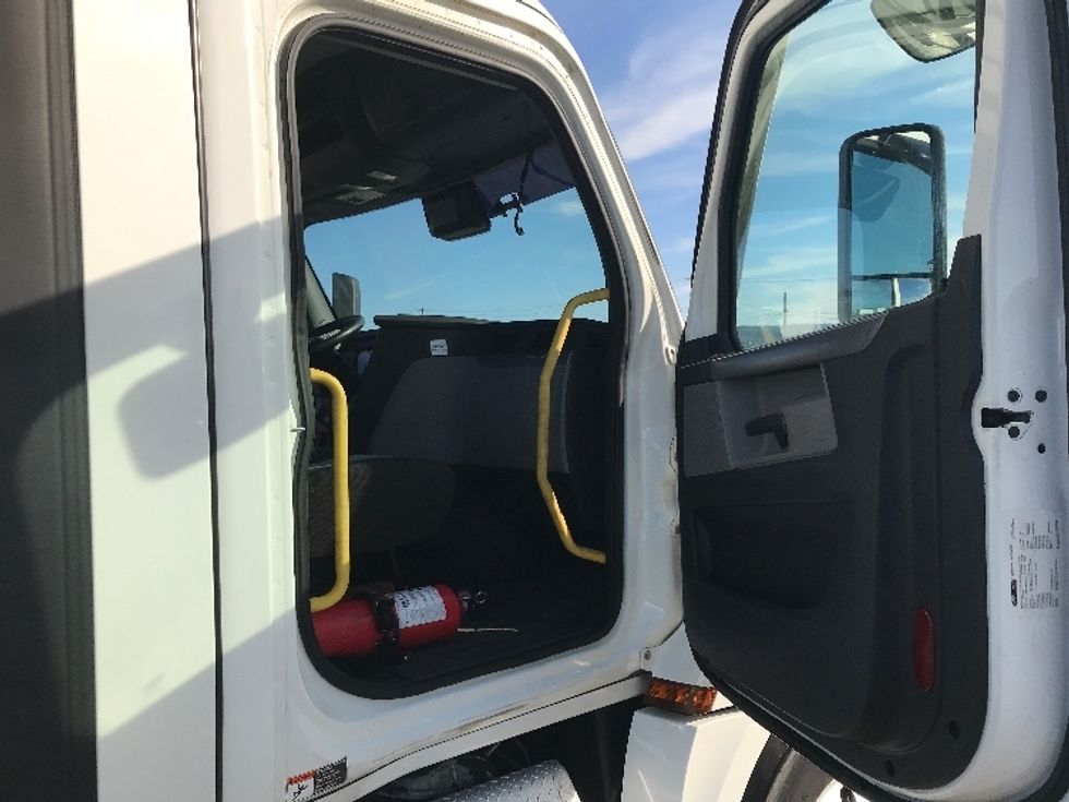 Day Cab Tractor-Heavy Duty Tractors-Freightliner-2020-T12642ST-Fredonia-NY-641,505\n\t\tmiles-$ 25,500 - Image 12