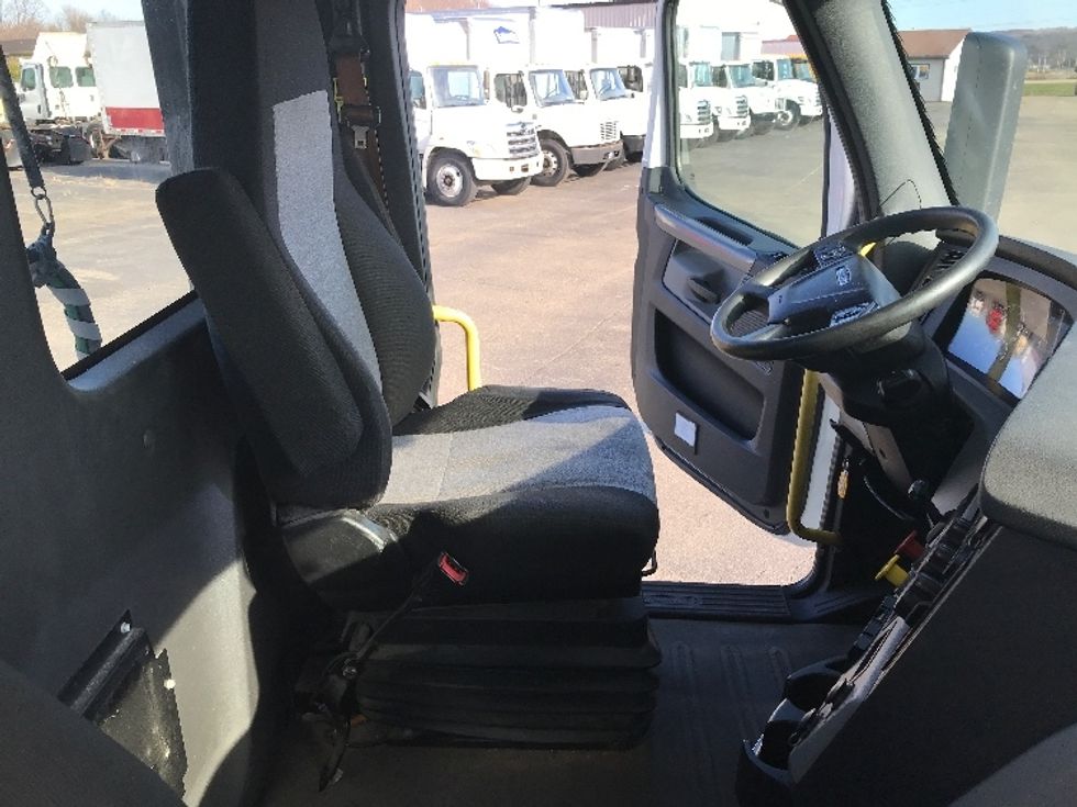 Day Cab Tractor-Heavy Duty Tractors-Freightliner-2020-T12642ST-Fredonia-NY-641,505\n\t\tmiles-$ 25,500 - Image 14