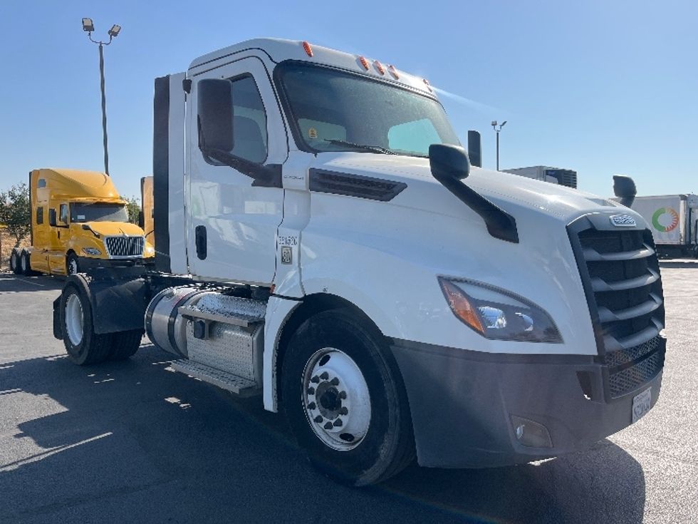 Day Cab Tractor-Heavy Duty Tractors-Freightliner-2020-T12642ST-Fresno-CA-116,250\n\t\tmiles-$ 62,000 - Image 1