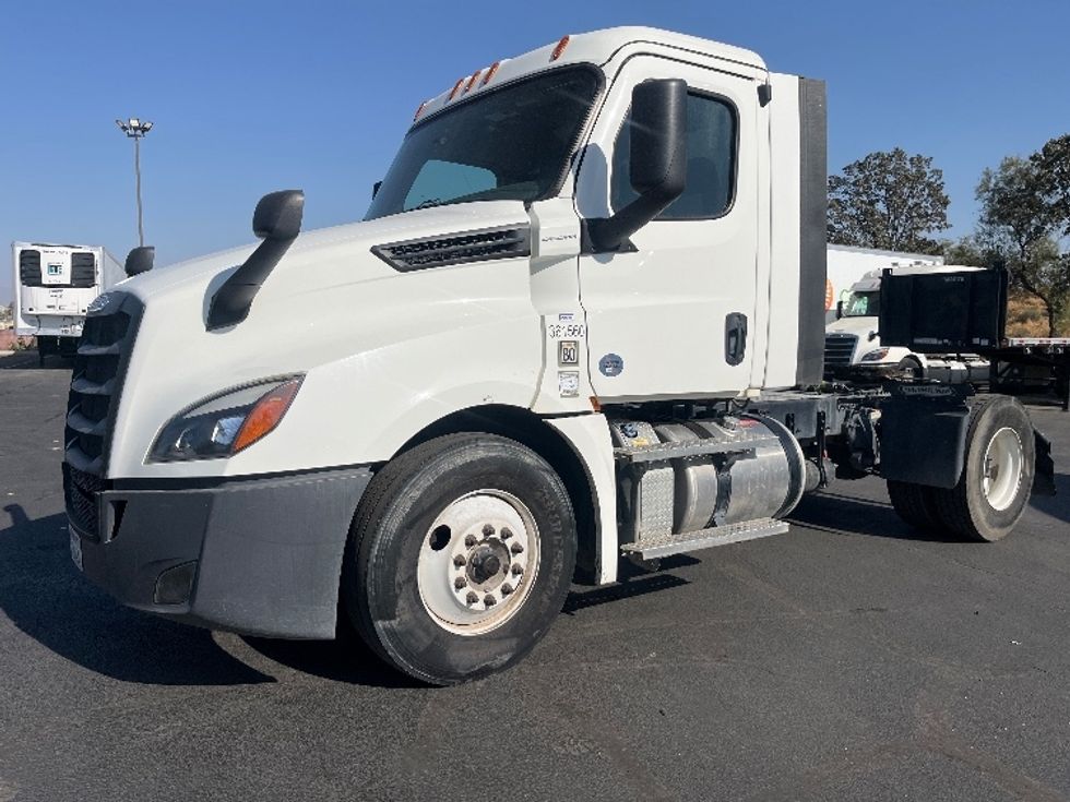 Day Cab Tractor-Heavy Duty Tractors-Freightliner-2020-T12642ST-Fresno-CA-116,250\n\t\tmiles-$ 62,000 - Image 3