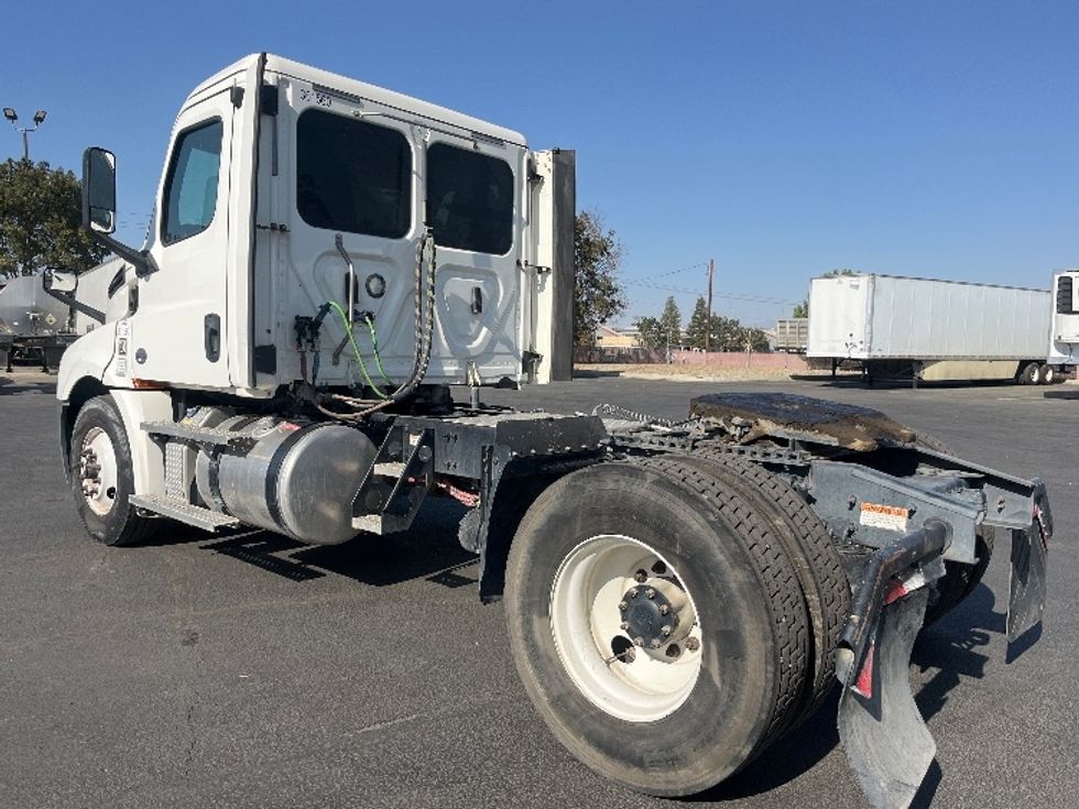 Day Cab Tractor-Heavy Duty Tractors-Freightliner-2020-T12642ST-Fresno-CA-116,250\n\t\tmiles-$ 62,000 - Image 5