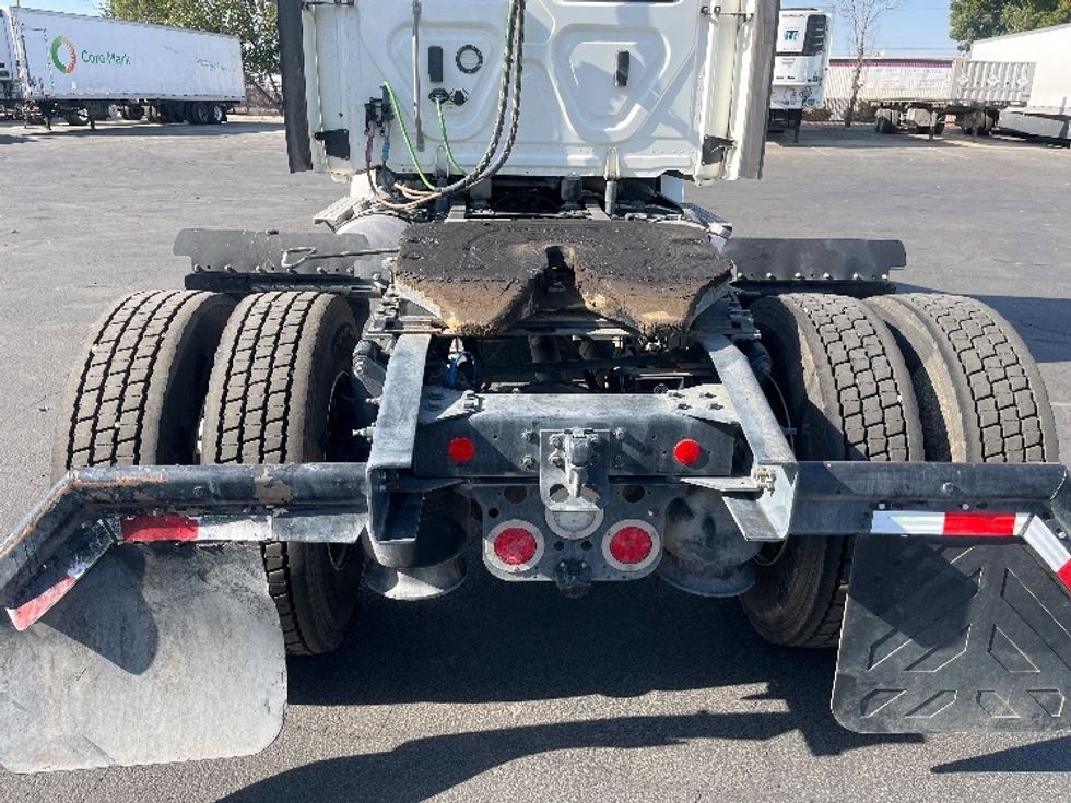 Day Cab Tractor-Heavy Duty Tractors-Freightliner-2020-T12642ST-Fresno-CA-116,250\n\t\tmiles-$ 62,000 - Image 6