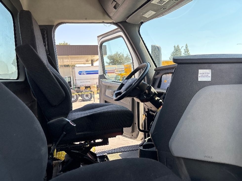 Day Cab Tractor-Heavy Duty Tractors-Freightliner-2020-T12642ST-Fresno-CA-272,405\n\t\tmiles-$ 42,000 - Image 14