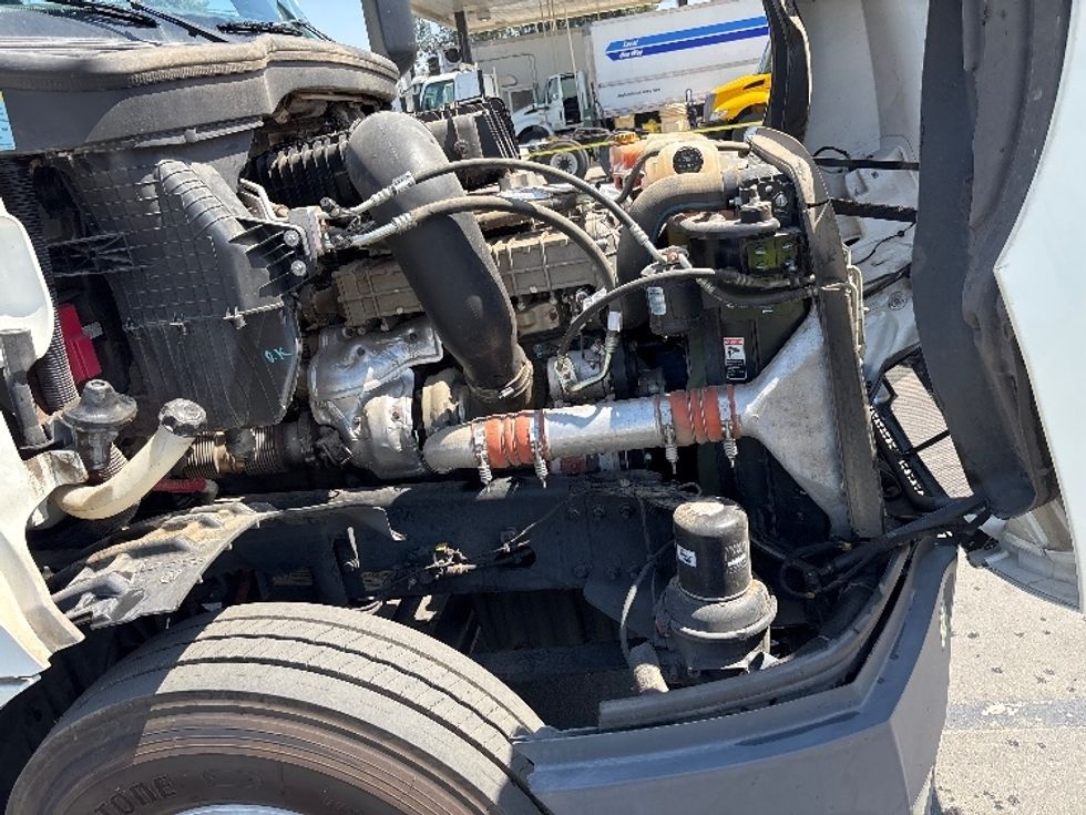 Day Cab Tractor-Heavy Duty Tractors-Freightliner-2020-T12642ST-Fresno-CA-272,405\n\t\tmiles-$ 42,000 - Image 15