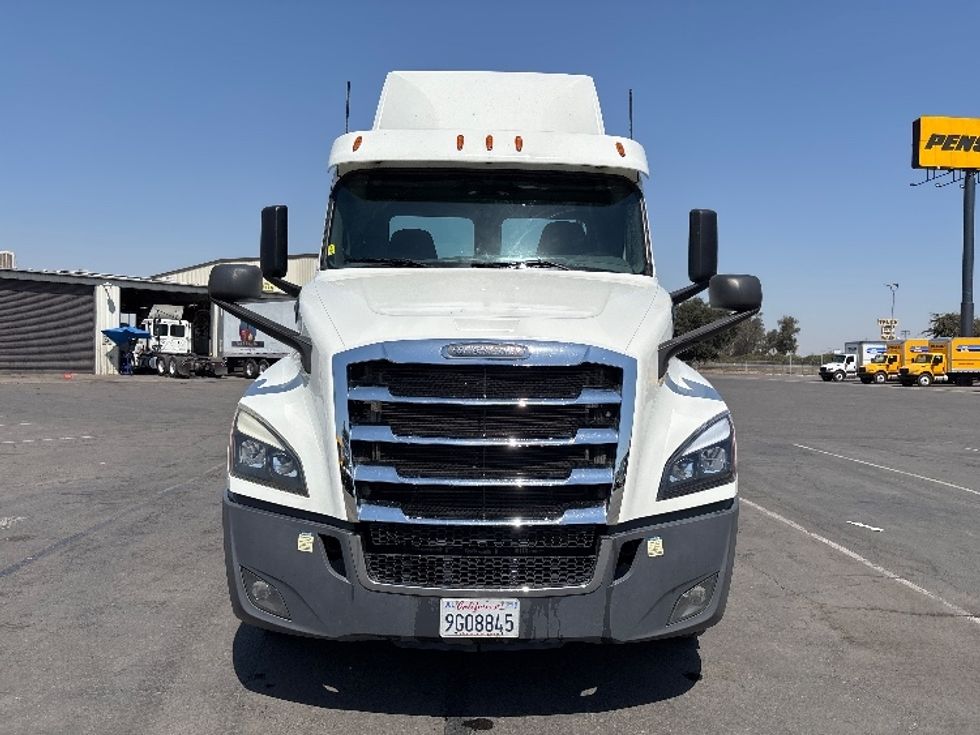 Day Cab Tractor-Heavy Duty Tractors-Freightliner-2020-T12642ST-Fresno-CA-272,405\n\t\tmiles-$ 42,000 - Image 2