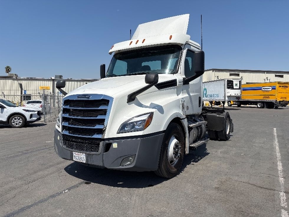 Day Cab Tractor-Heavy Duty Tractors-Freightliner-2020-T12642ST-Fresno-CA-272,405\n\t\tmiles-$ 42,000 - Image 3