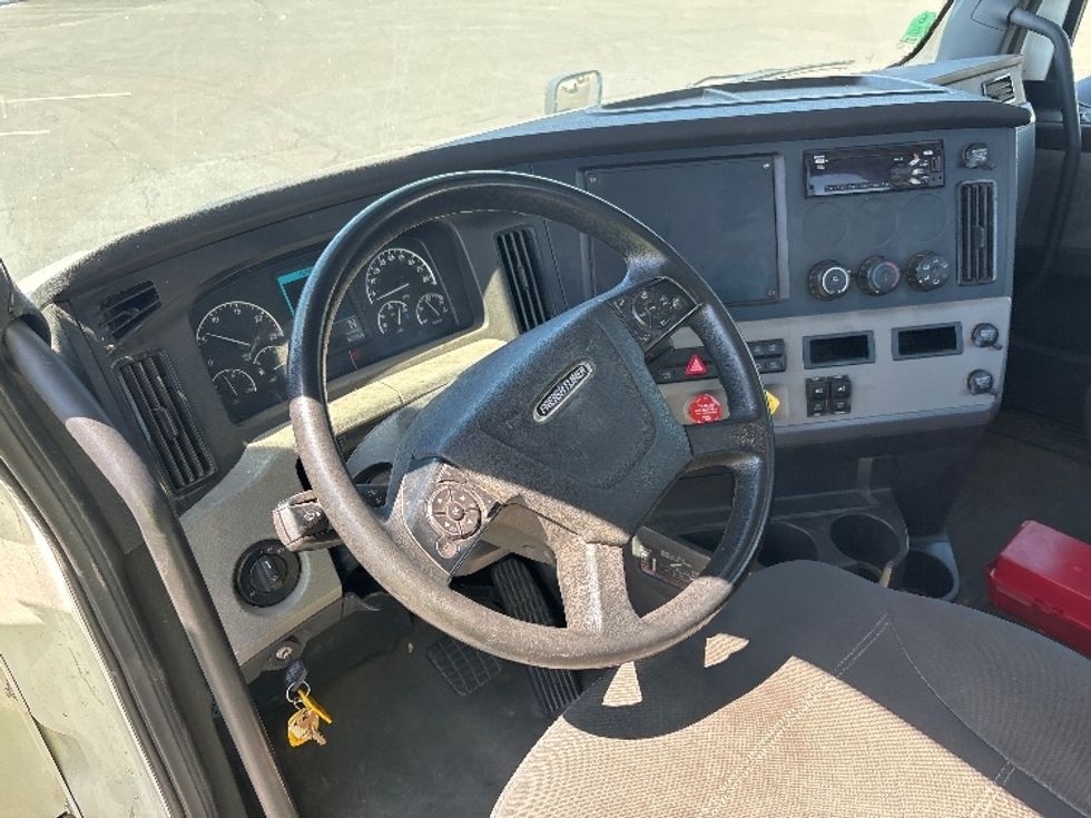 Day Cab Tractor-Heavy Duty Tractors-Freightliner-2020-T12642ST-Fresno-CA-300,446\n\t\tmiles-$ 41,000 - Image 10