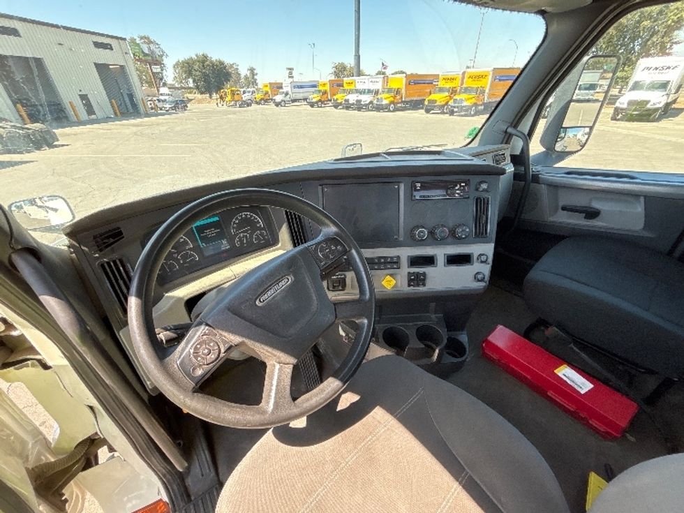 Day Cab Tractor-Heavy Duty Tractors-Freightliner-2020-T12642ST-Fresno-CA-300,446\n\t\tmiles-$ 41,000 - Image 11