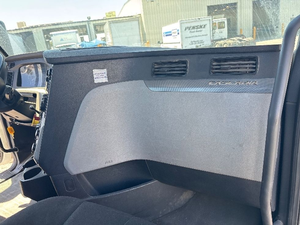 Day Cab Tractor-Heavy Duty Tractors-Freightliner-2020-T12642ST-Fresno-CA-300,446\n\t\tmiles-$ 41,000 - Image 13