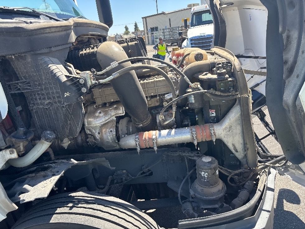 Day Cab Tractor-Heavy Duty Tractors-Freightliner-2020-T12642ST-Fresno-CA-300,446\n\t\tmiles-$ 41,000 - Image 15