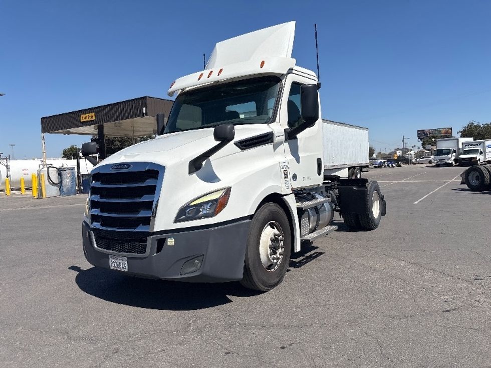 Day Cab Tractor-Heavy Duty Tractors-Freightliner-2020-T12642ST-Fresno-CA-300,446\n\t\tmiles-$ 41,000 - Image 3