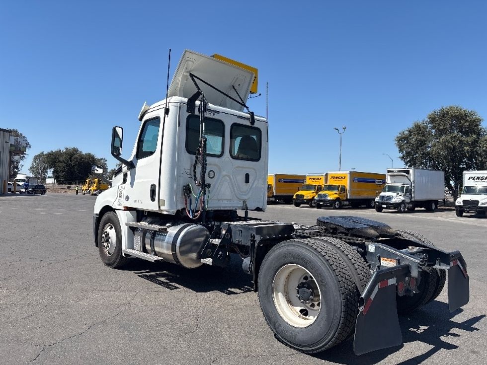 Day Cab Tractor-Heavy Duty Tractors-Freightliner-2020-T12642ST-Fresno-CA-300,446\n\t\tmiles-$ 41,000 - Image 5