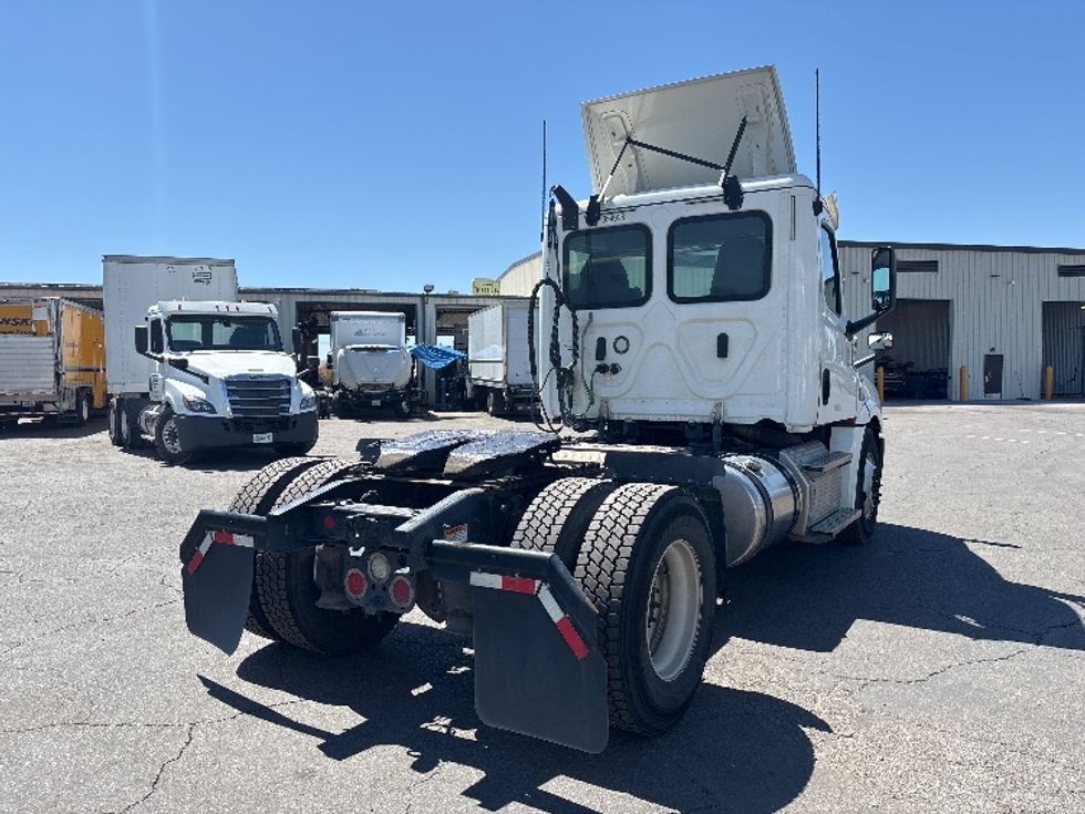 Day Cab Tractor-Heavy Duty Tractors-Freightliner-2020-T12642ST-Fresno-CA-300,446\n\t\tmiles-$ 41,000 - Image 7