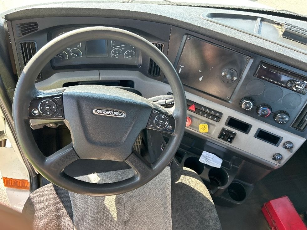 Day Cab Tractor-Heavy Duty Tractors-Freightliner-2020-T12642ST-Fresno-CA-631,236\n\t\tmiles-$ 29,750 - Image 11