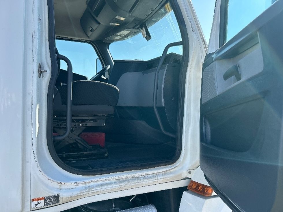 Day Cab Tractor-Heavy Duty Tractors-Freightliner-2020-T12642ST-Fresno-CA-631,236\n\t\tmiles-$ 29,750 - Image 12