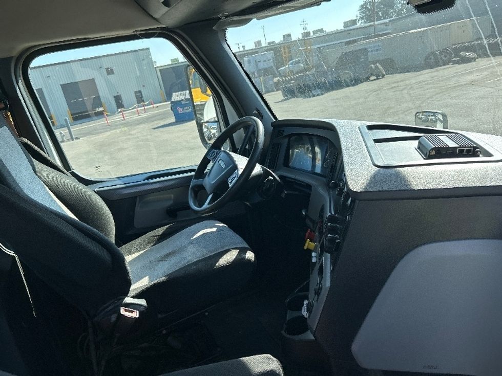 Day Cab Tractor-Heavy Duty Tractors-Freightliner-2020-T12642ST-Fresno-CA-631,236\n\t\tmiles-$ 29,750 - Image 14