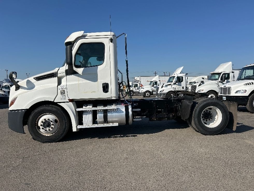 Day Cab Tractor-Heavy Duty Tractors-Freightliner-2020-T12642ST-Fresno-CA-631,236\n\t\tmiles-$ 29,750 - Image 4