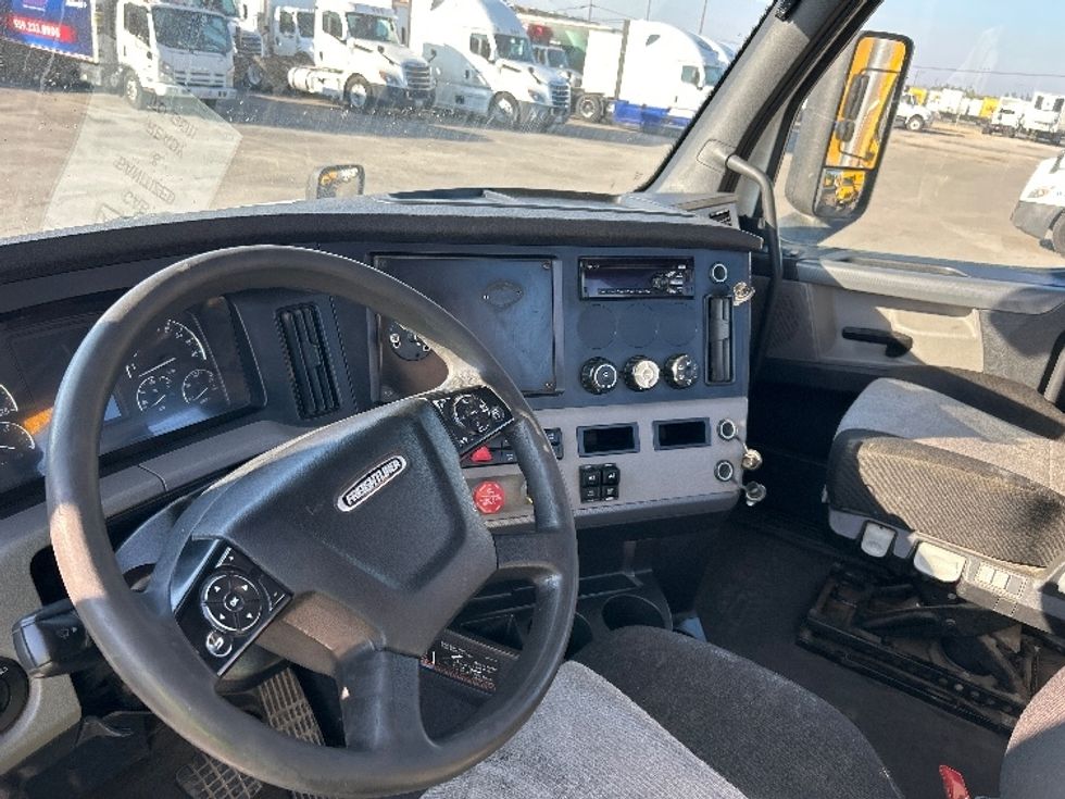Day Cab Tractor-Heavy Duty Tractors-Freightliner-2020-T12642ST-Fresno-CA-682,703\n\t\tmiles-$ 29,750 - Image 10