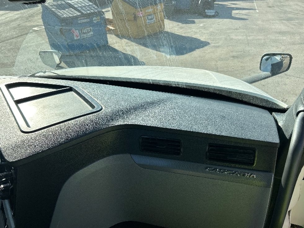 Day Cab Tractor-Heavy Duty Tractors-Freightliner-2020-T12642ST-Fresno-CA-682,703\n\t\tmiles-$ 29,750 - Image 13