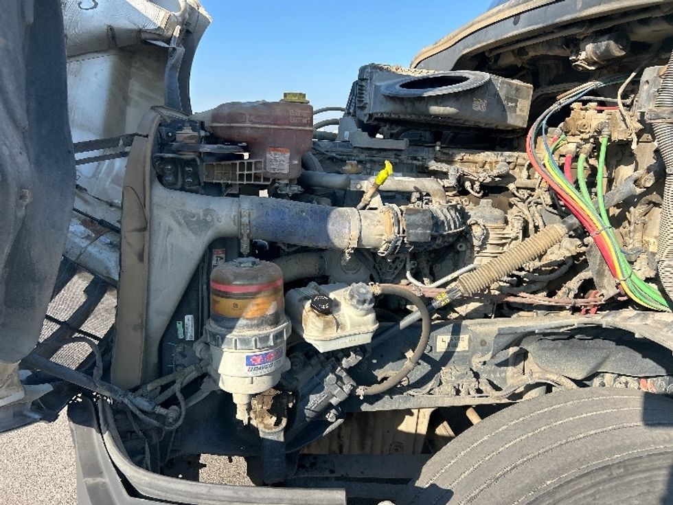 Day Cab Tractor-Heavy Duty Tractors-Freightliner-2020-T12642ST-Fresno-CA-682,703\n\t\tmiles-$ 29,750 - Image 16