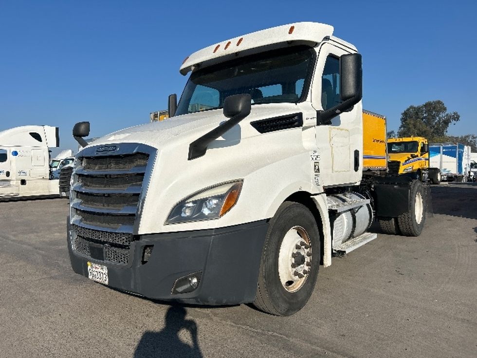 Day Cab Tractor-Heavy Duty Tractors-Freightliner-2020-T12642ST-Fresno-CA-682,703\n\t\tmiles-$ 29,750 - Image 3