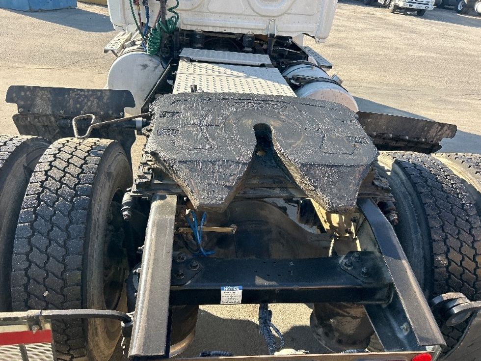 Day Cab Tractor-Heavy Duty Tractors-Freightliner-2020-T12642ST-Fresno-CA-682,703\n\t\tmiles-$ 29,750 - Image 6