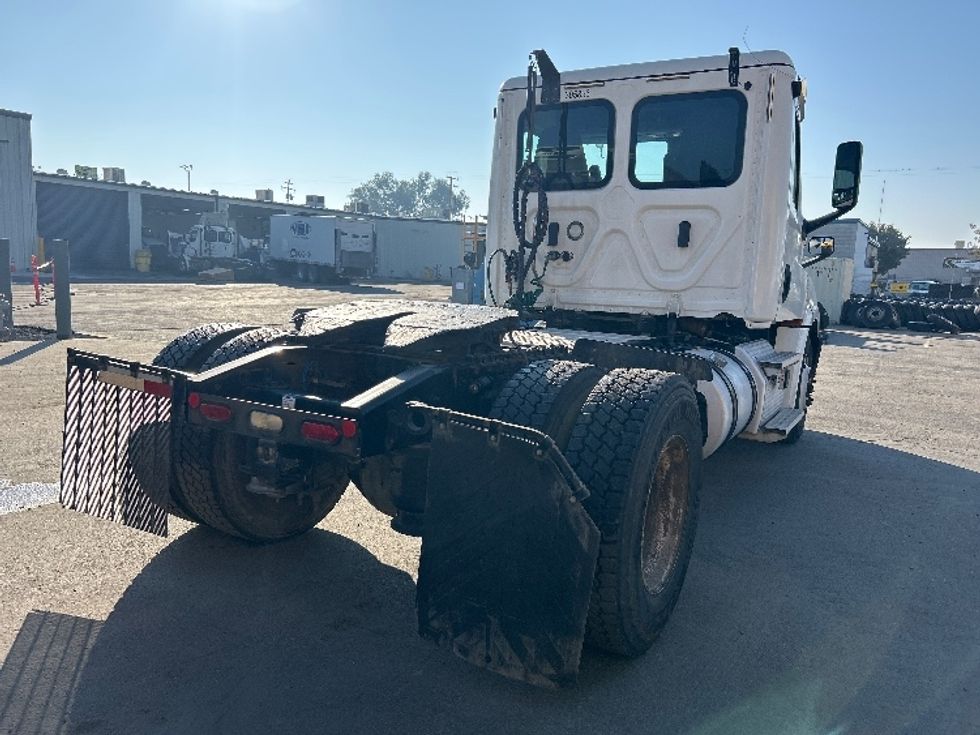 Day Cab Tractor-Heavy Duty Tractors-Freightliner-2020-T12642ST-Fresno-CA-682,703\n\t\tmiles-$ 29,750 - Image 7