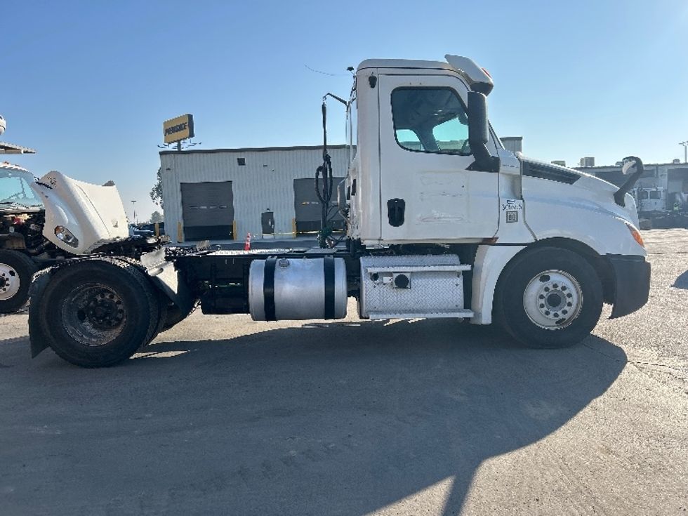 Day Cab Tractor-Heavy Duty Tractors-Freightliner-2020-T12642ST-Fresno-CA-682,703\n\t\tmiles-$ 29,750 - Image 8