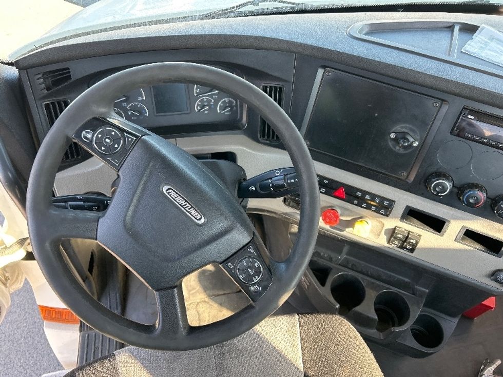 Day Cab Tractor-Heavy Duty Tractors-Freightliner-2020-T12642ST-Fresno-CA-690,456\n\t\tmiles-$ 29,750 - Image 11