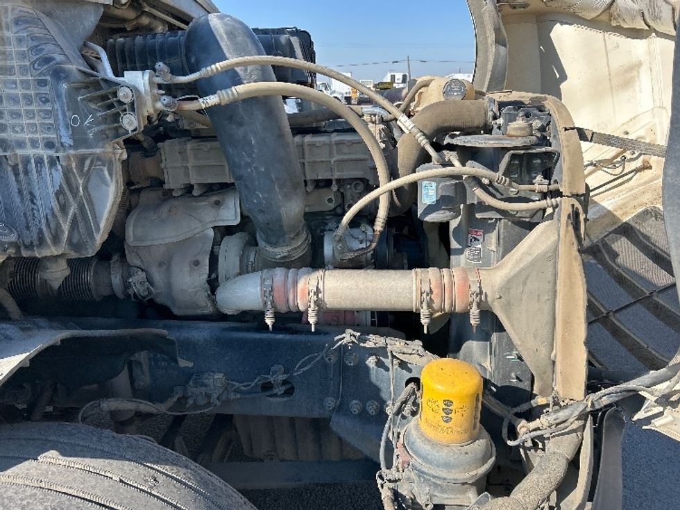 Day Cab Tractor-Heavy Duty Tractors-Freightliner-2020-T12642ST-Fresno-CA-690,456\n\t\tmiles-$ 29,750 - Image 15