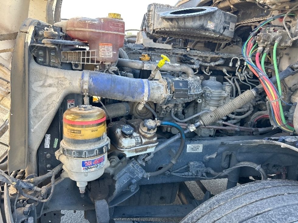 Day Cab Tractor-Heavy Duty Tractors-Freightliner-2020-T12642ST-Fresno-CA-690,456\n\t\tmiles-$ 29,750 - Image 16