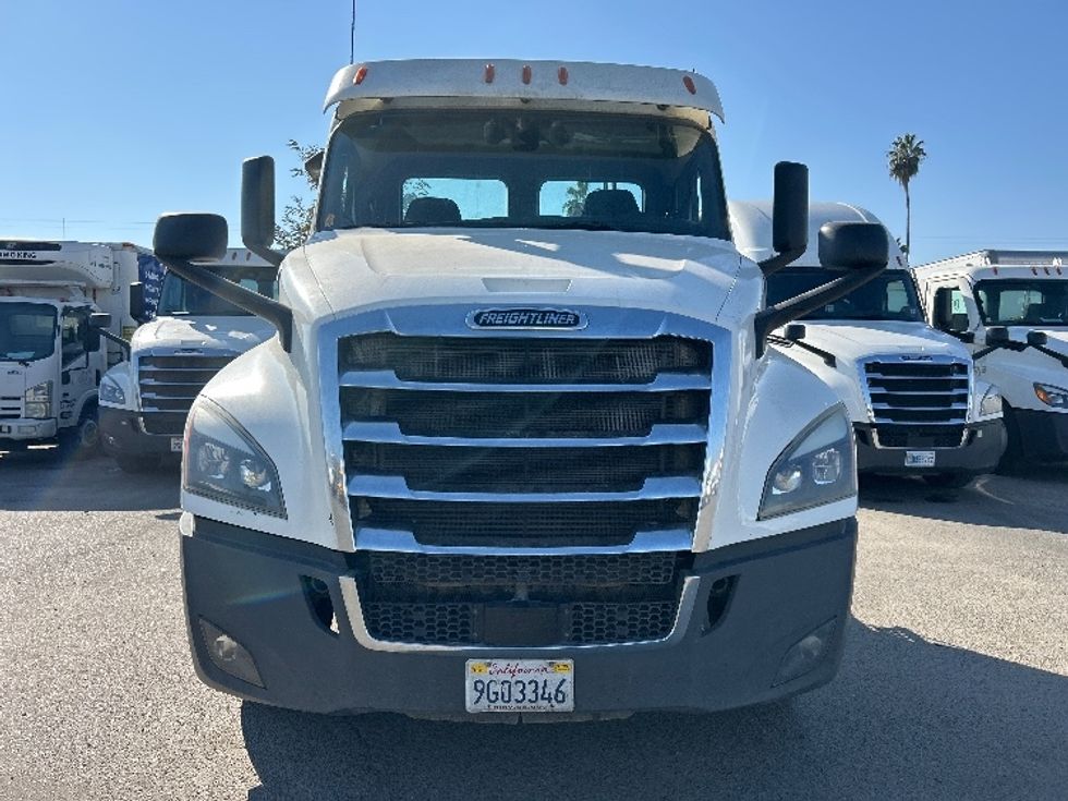 Day Cab Tractor-Heavy Duty Tractors-Freightliner-2020-T12642ST-Fresno-CA-690,456\n\t\tmiles-$ 29,750 - Image 2