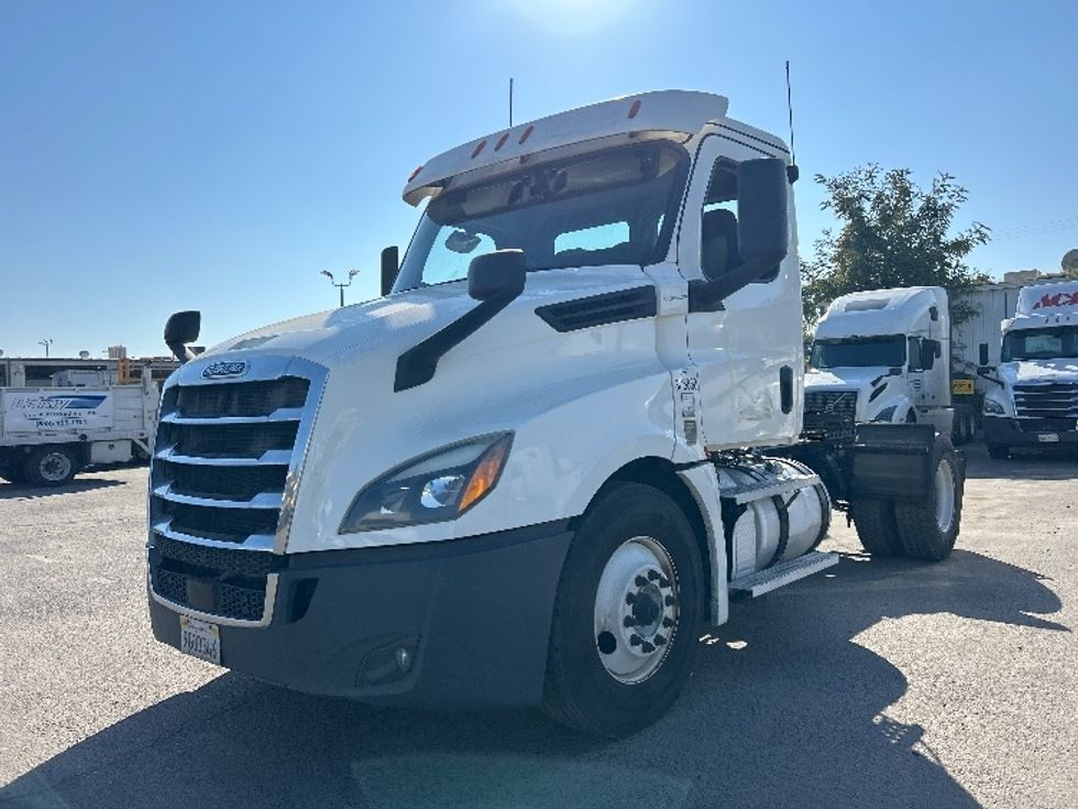 Day Cab Tractor-Heavy Duty Tractors-Freightliner-2020-T12642ST-Fresno-CA-690,456\n\t\tmiles-$ 29,750 - Image 3