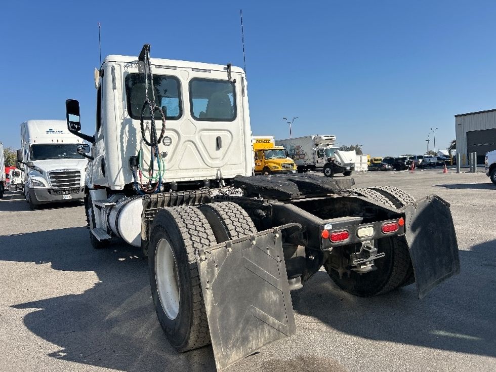 Day Cab Tractor-Heavy Duty Tractors-Freightliner-2020-T12642ST-Fresno-CA-690,456\n\t\tmiles-$ 29,750 - Image 5
