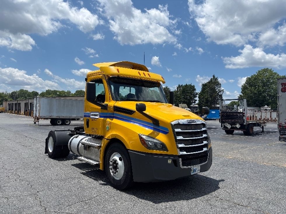 Day Cab Tractor-Heavy Duty Tractors-Freightliner-2020-T12642ST-Gainesville-GA-251,596\n\t\tmiles-$ 46,750 - Image 1