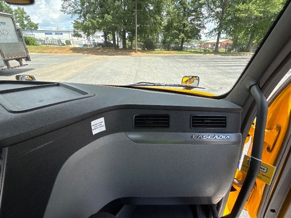 Day Cab Tractor-Heavy Duty Tractors-Freightliner-2020-T12642ST-Gainesville-GA-251,596\n\t\tmiles-$ 46,750 - Image 13