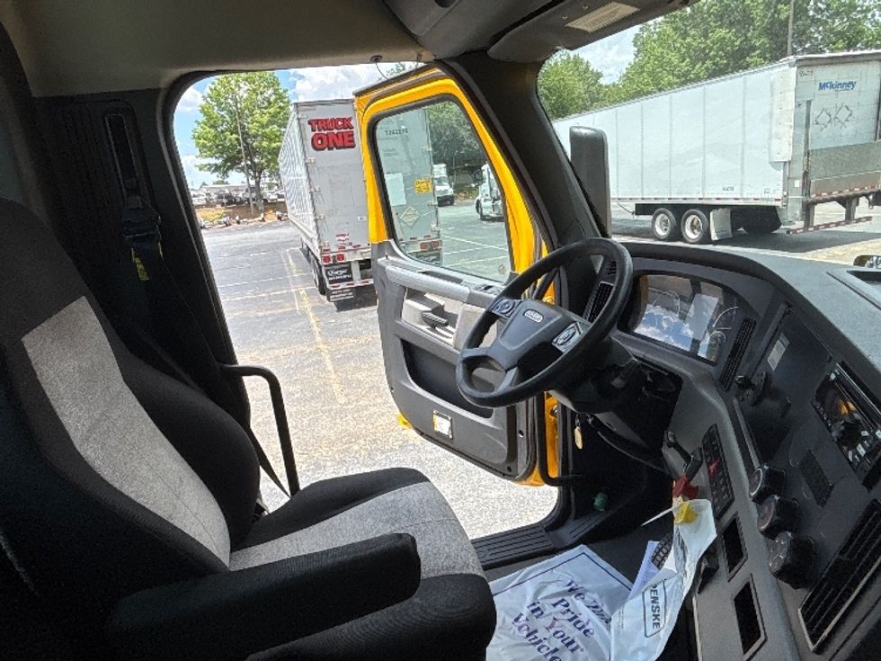 Day Cab Tractor-Heavy Duty Tractors-Freightliner-2020-T12642ST-Gainesville-GA-251,596\n\t\tmiles-$ 46,750 - Image 14