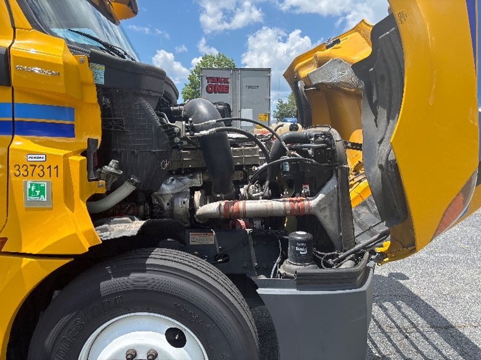 Day Cab Tractor-Heavy Duty Tractors-Freightliner-2020-T12642ST-Gainesville-GA-251,596\n\t\tmiles-$ 46,750 - Image 15