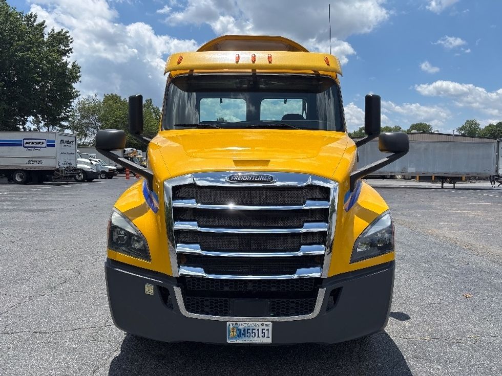 Day Cab Tractor-Heavy Duty Tractors-Freightliner-2020-T12642ST-Gainesville-GA-251,596\n\t\tmiles-$ 46,750 - Image 2