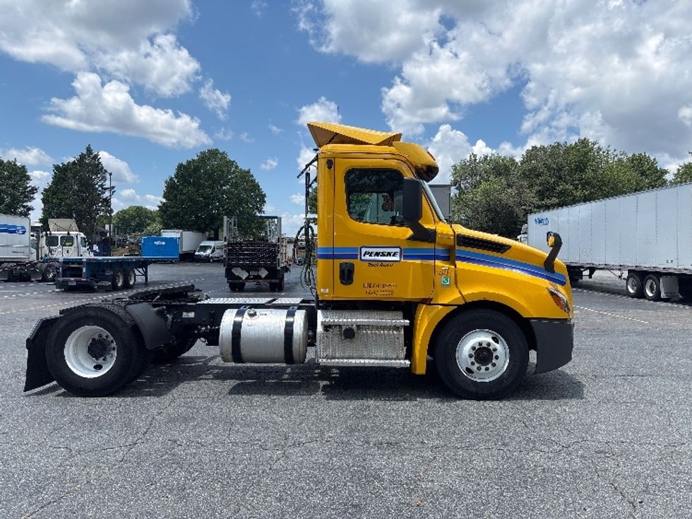 Day Cab Tractor-Heavy Duty Tractors-Freightliner-2020-T12642ST-Gainesville-GA-251,596\n\t\tmiles-$ 46,750 - Image 8