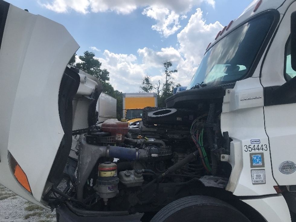 2020 Freightliner Cascadia 126" Day cab photo 15